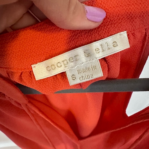 Cute tank with fringe strings in the front - Picture 5 of 5